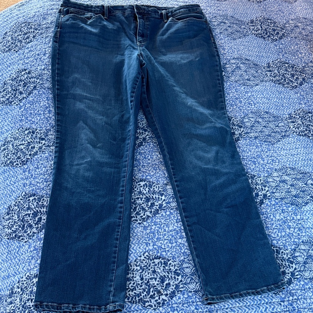 Gloria Vanderbilt Women's Straight Leg Jeans in Classic Blue